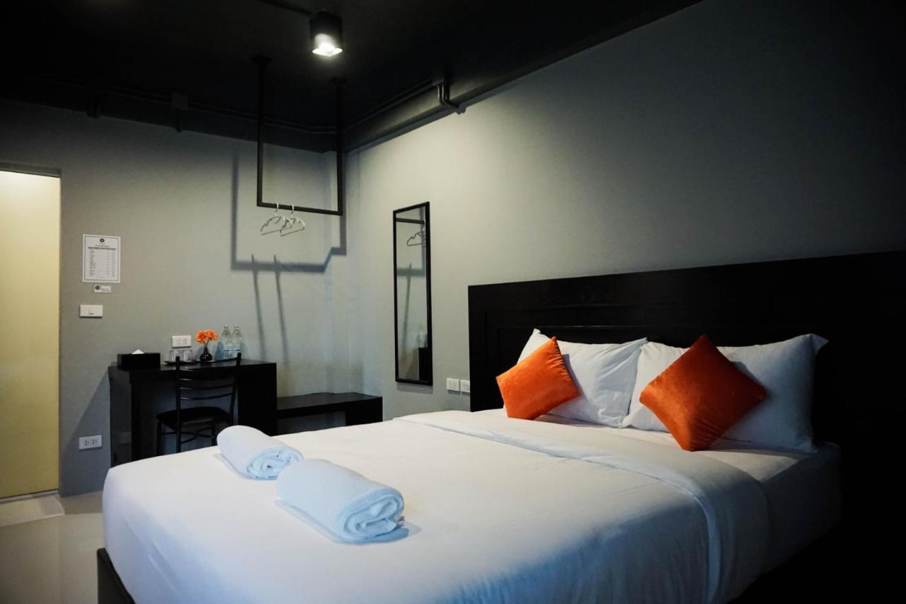 B-Black Residence Chonburi Buitenkant foto